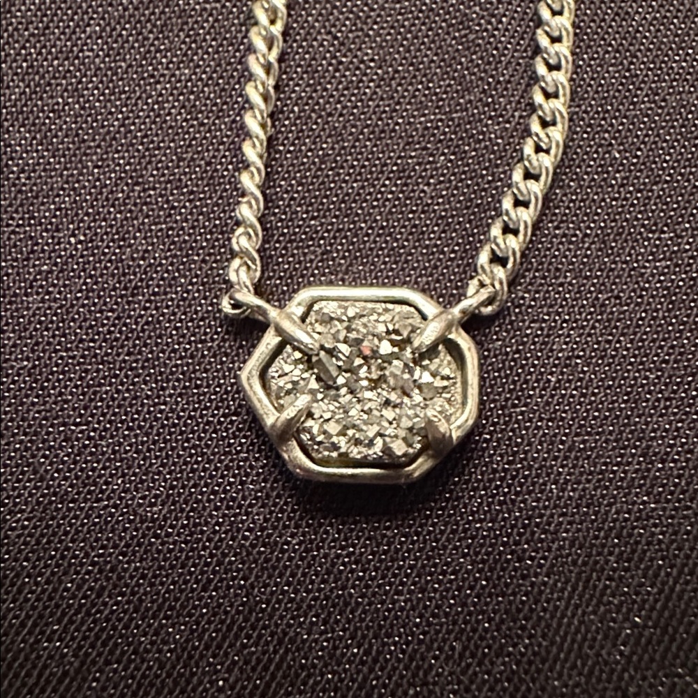 Kendra Scott NWOT genuine drusy silvertone necklace. 15” chain & extender